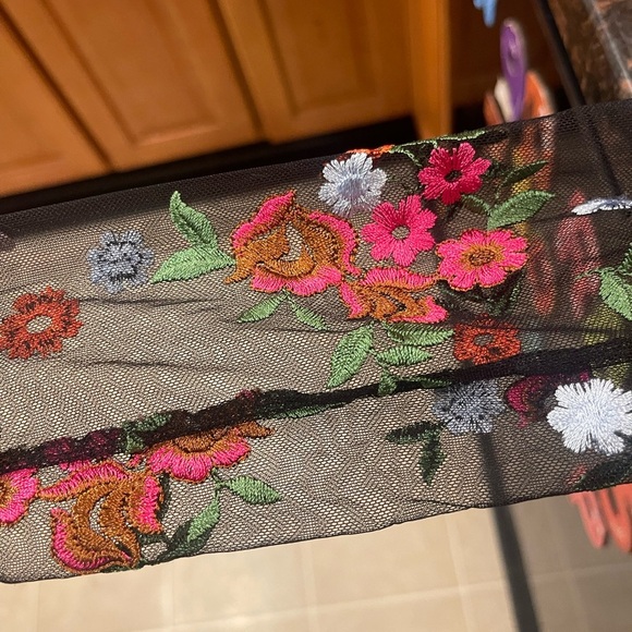 Urban Outfitters💜💜Floral Mesh Top - Picture 5 of 6